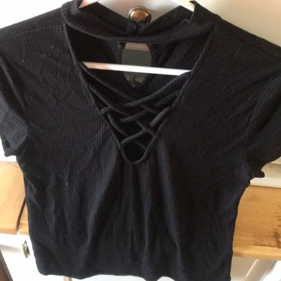 Longer but cropped shirt - Picture 3 of 8